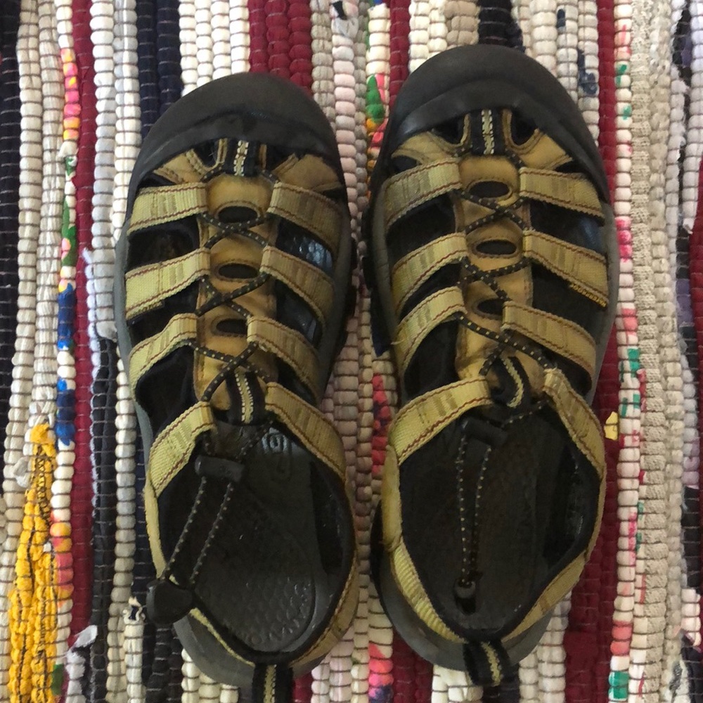 Keen Sandals size 7 Big Boys
